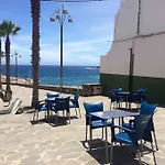 Holiday home Ganzes Haus, Terrasse, Meerblick, 100m Zum *